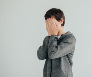 Przemoc domowa w Warszawie. Lawinowo rośnie liczba Niebieskich Kart. Przerażające dane