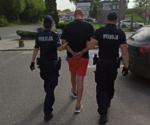 Akcja kryminalnych z Torunia w hotelu na terenie Lubicza Dolnego. Para przestępców zatrzymana