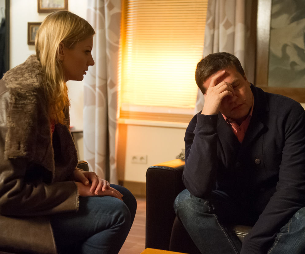 Na Wspólnej odcinek 2273. Julia (Katarzyna Kołeczek), Michał (Robert Kudelski)