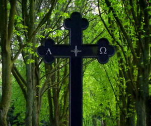Zabytkowy krzyż na Cmentarzu Centralnym w Szczecinie