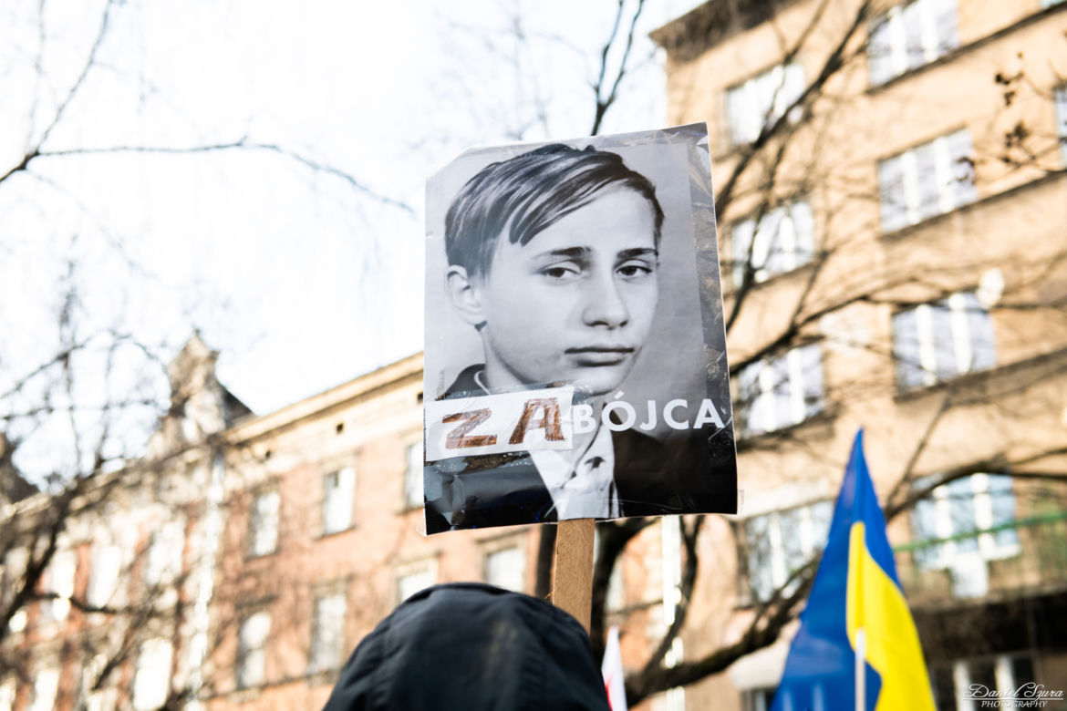  Kraków solidarny z Ukrainą. Setki osób przyszło na manifestację [ZDJĘCIA]