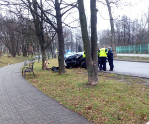 KOSZMARNY wypadek w Krakowie! Młody kierowca zginął na miejscu 