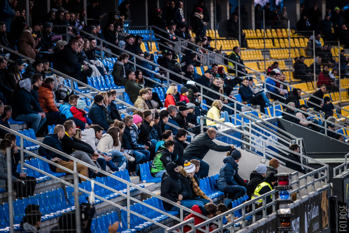Apator Toruń - Arged Malesa Ostrów, zdjęcia kibiców z Motoareny. Galeria z meczu PGE Ekstraligi
