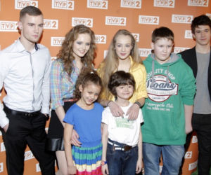 RODZINKA. PL 4 sezon. Tomek (Maciej Musiał), Kuba (Adam Zdrójkowski), Kacper (Mateusz Pawłowski), Agata (Wiktoria Gąsiewska), Zosia (Emilia Dankwa), Magda (Olga Kalicka), Maciek (Jan Raubo)