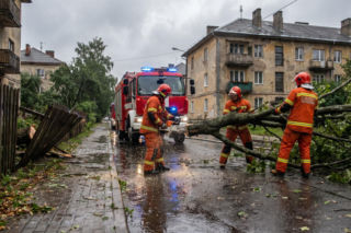 Setki interwencji po burzach w Polsce. Gdzie strażacy mieli najwięcej pracy?