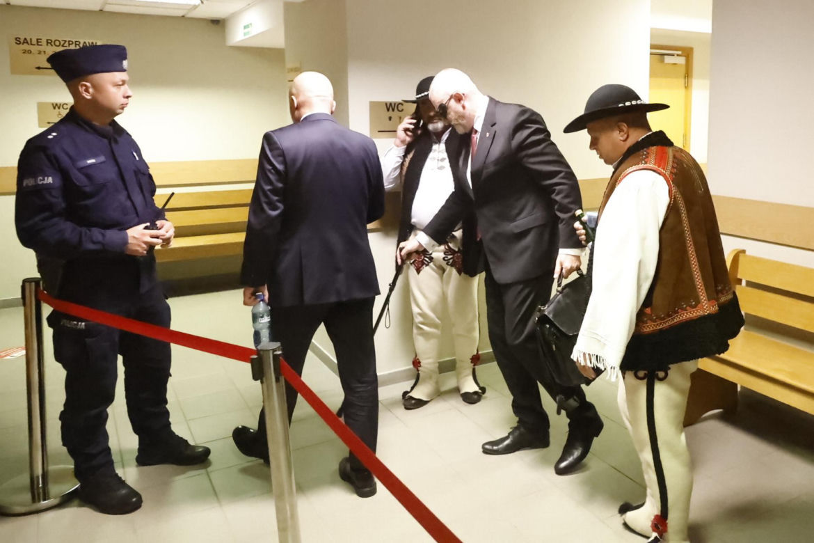 Pikieta przed rozprawą Grzegorza Brauna