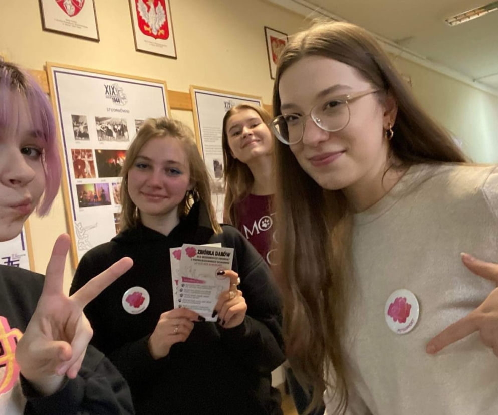 Natalia, Gabrysia, Wiktoria i Julka - nastolatki o wielkich sercach. Razem tworzą wyjątkowy projekt PETSUPPORT 