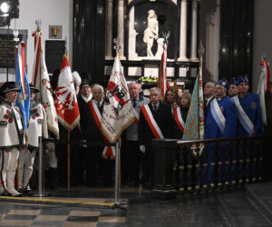 Msza za ofiary Smoleńska w Archikatedrze. Obecni Nawrocki i Kaczyńska