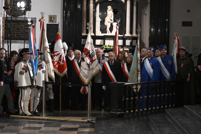 Msza za ofiary Smoleńska w Archikatedrze. Obecni Nawrocki i Kaczyńska