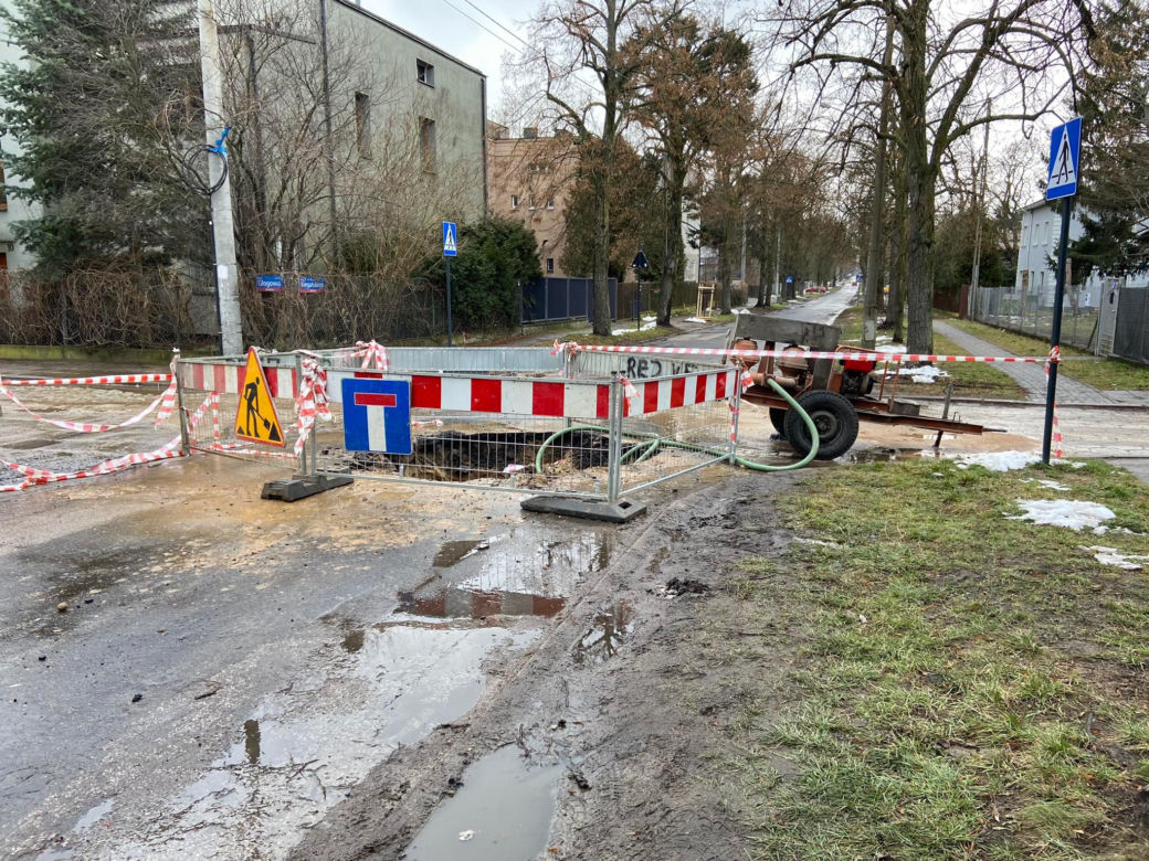 Dziury urywające zawieszenie i źle łatane jezdnie. Łodzianie są załamani stanem dróg w mieście