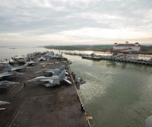 Napięcia na Bliskim Wschodzie. Amerykańska flota u wybrzeży Iranu i plany ewakuacji turystów z Izraela