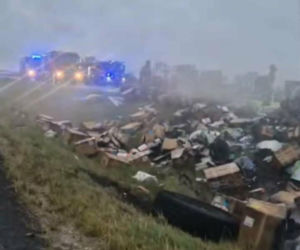 Pożar naczepy ciężarówki spowodował kilkugodzinne utrudnienia na autostradzie A2 na trasie z Siedlec do Warszawy 