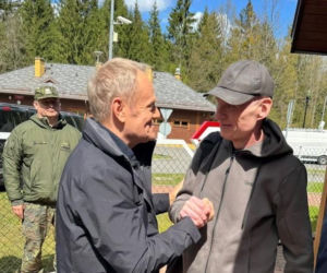 Andrzej Poczobut wolny. Tusk pokazał zdjęcie: Witaj w polskim domu, Przyjacielu