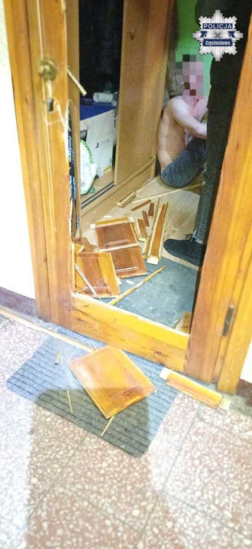 Stanął w obronie kobiety, więc skatowali go maczetami. Usłyszeli zarzuty usiłowania zabójstwa