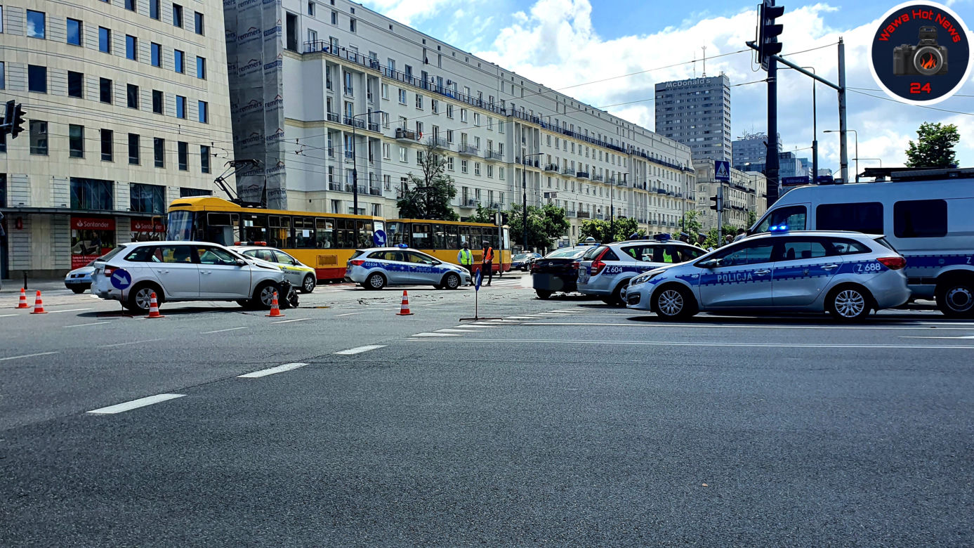 Wypadek na skrzyżowaniu ul. Królewskiej i ul. Marszałkowskiej