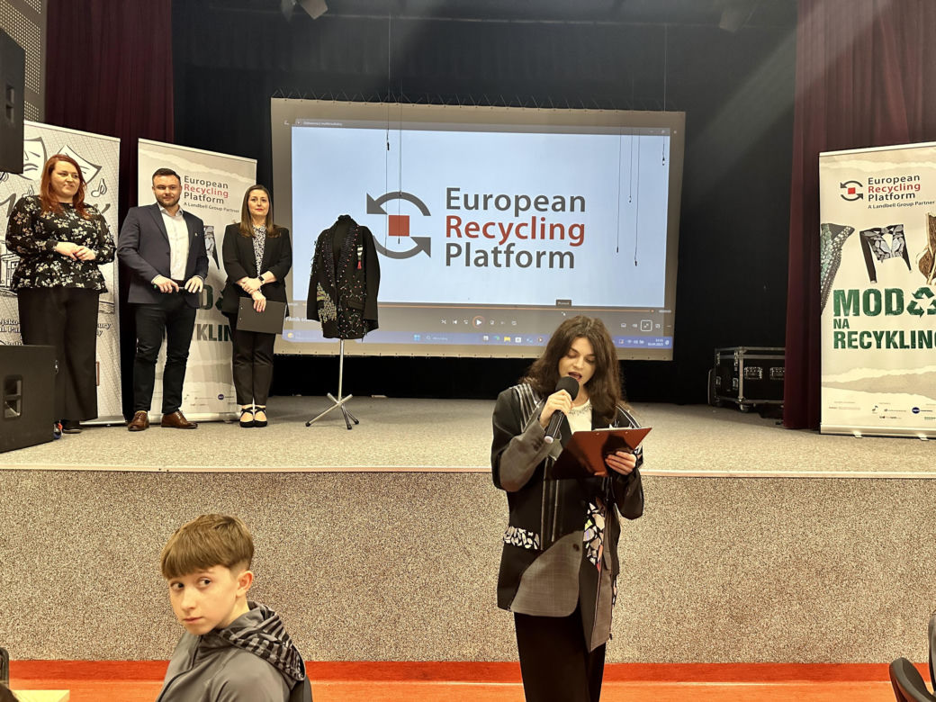 Szykowne śmieci – projekt „Moda na recykling” w gminie Mordy