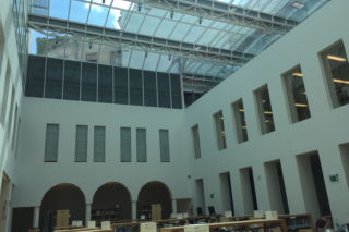 Biblioteka na Koszykowej zostanie zamknięta. Przez szklany dach! [AUDIO]