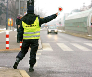 Kierowcy zrzucą się na podwyżki dla strażników?