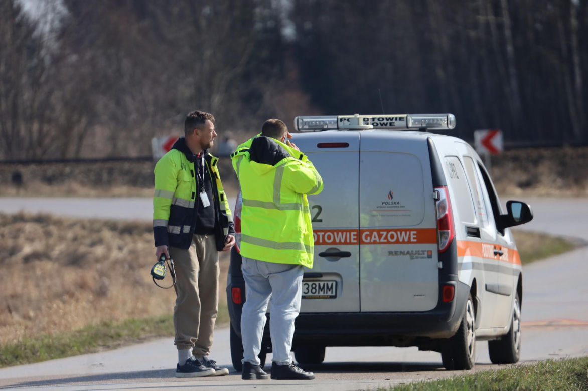 Pożar w Lubajnach pod Ostródą! Ogień zagraża schronisku dla zwierząt. Psy ewakuowane!