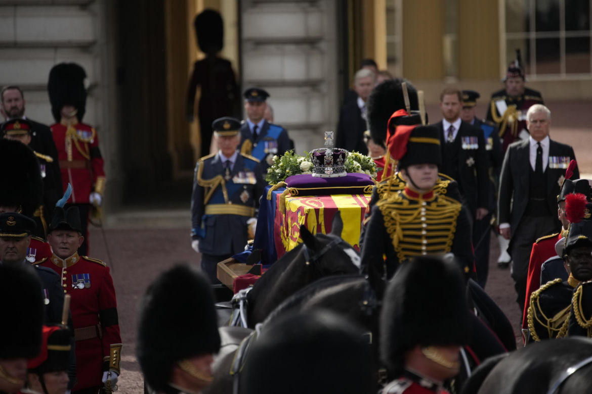 Uroczysty kondukt przeszedł ulicami Londynu. Wielka Brytania żegna królową Elżbietę II
