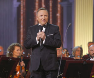 Cud życia. José Carreras - specjalny koncert wielkanocny w TVP.  Joanna i Jacek Kurski zachwycili na koncercie wielkanocnym.