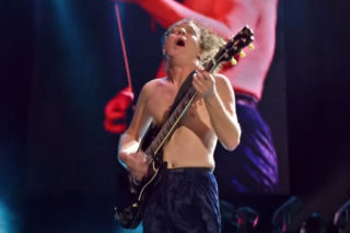Angus Young zdradzadził erotyczną historię, związaną z numerem 'Whole Lotta Rosie'