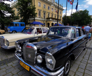 Klasyki motoryzacji na Rynku w Ostrowie Wielkopolskim