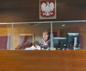 Policjant robił w hipermarkecie zdjęcia miejsc intymnych kobiecie. Zapadł wyrok