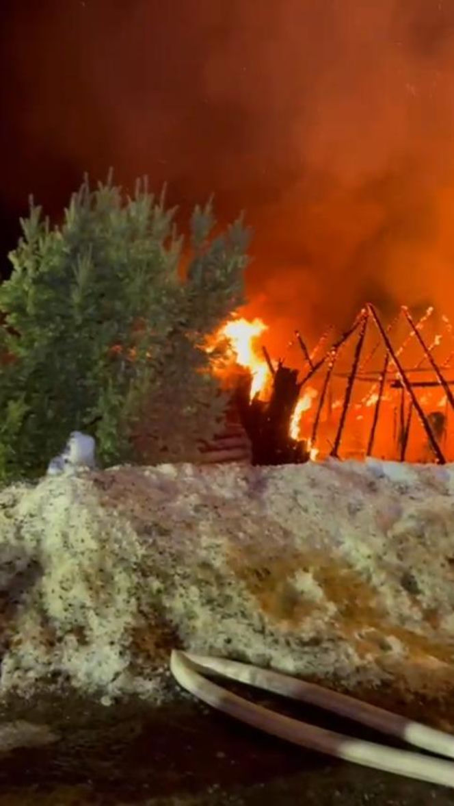 Dramat na weselu. 100 osób uciekało z płonącej karczmy. Ogień objął cały budynek