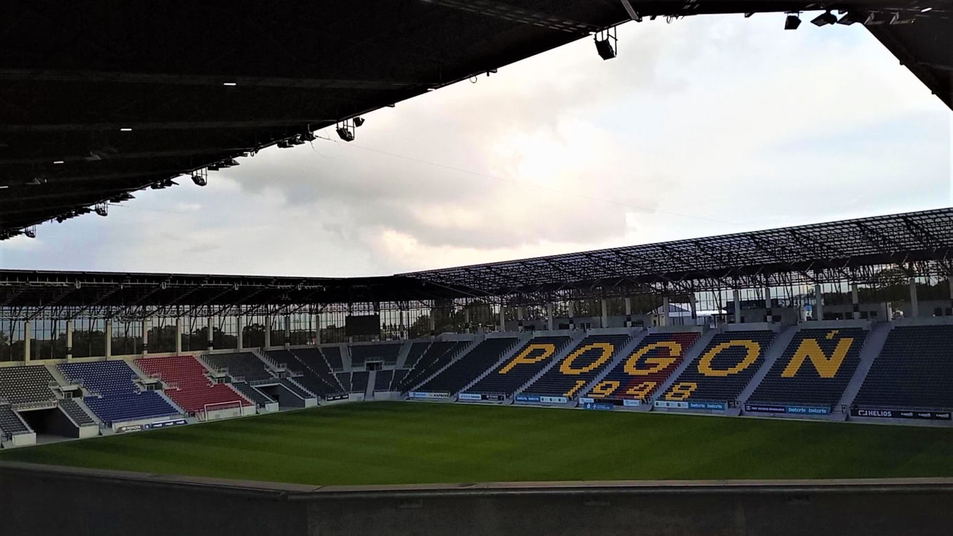 Spacery po nowym szczecińskim stadionie przyciągnęły wielu chętnych