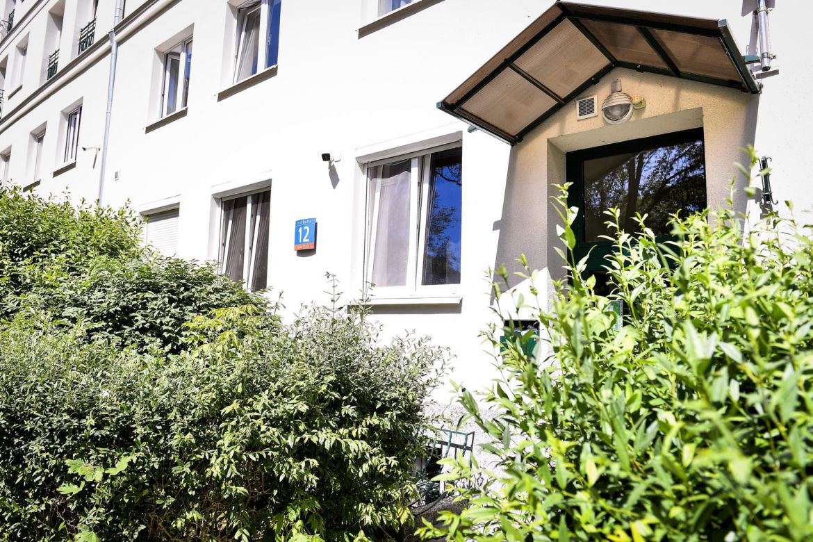  „Obcy ludzie meblują nam podwórko”. Mieszkańcy Pragi-Północ nie chcą projektu z budżetu obywatelskiego