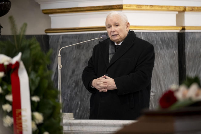 Jarosław Kaczyński na pogrzebie pierwszego naczelnego "Gazety Polskiej"