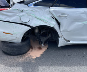 Jaguar stracił koła, mercedes wbił się w ciężarówkę. Spektakularne zderzenie na S8 w Warszawie