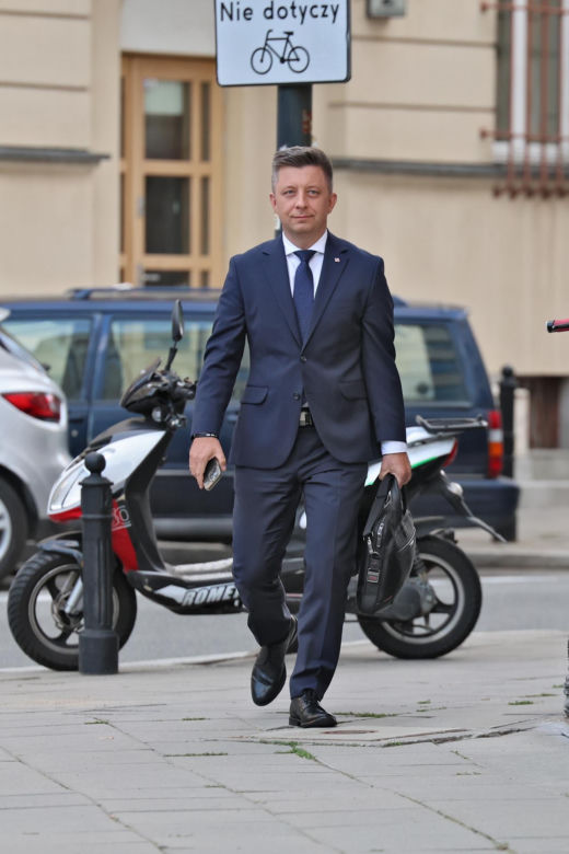 Zamiast na Nowogrodzkiej, Morawiecki i jego stronnicy spotkali się przy Konopnickiej. Były cukierki dla dziennikarzy