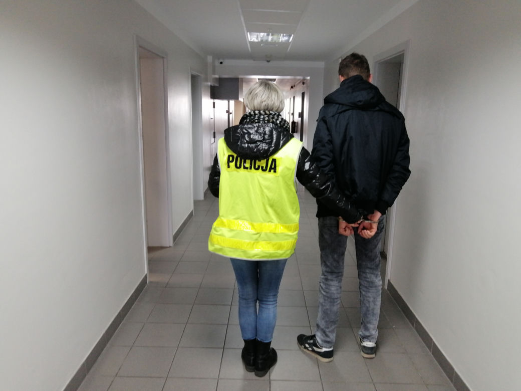 Wieźli narkotyki w pudełkach po lekach. A w bagażniku nielegalną amunicję