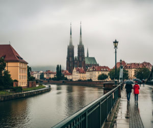 Wrocław obudzi się w chmurach. Czy deszcz zdominuje poniedziałek 23.02.2026?