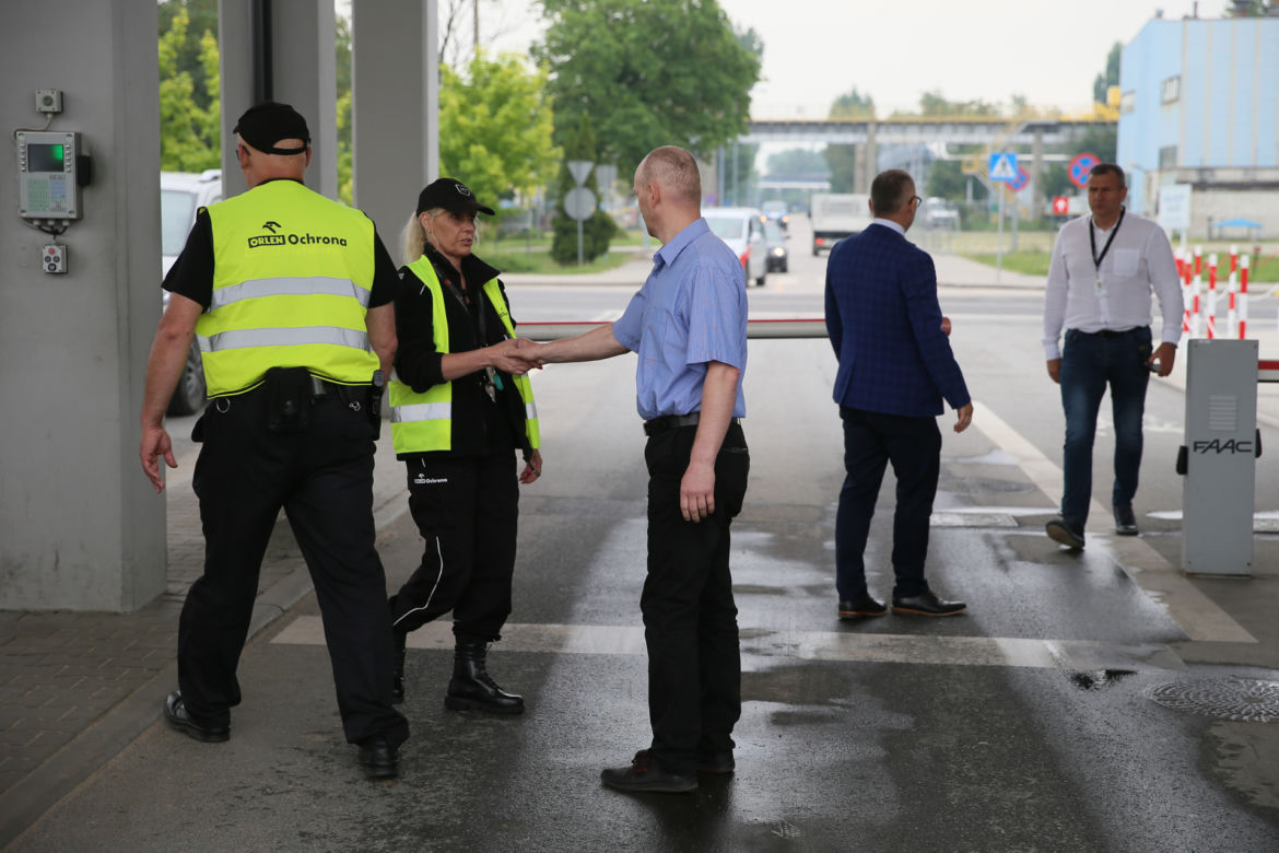 Ochroniarz zaatakowany przed Orlenem wyznaje: Bałem się, że nie zobaczę już dzieci