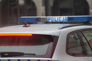 Policja przerwała imprezę. Odnaleziono zaginione nastolatki i zatrzymano 4 mężczyzn
