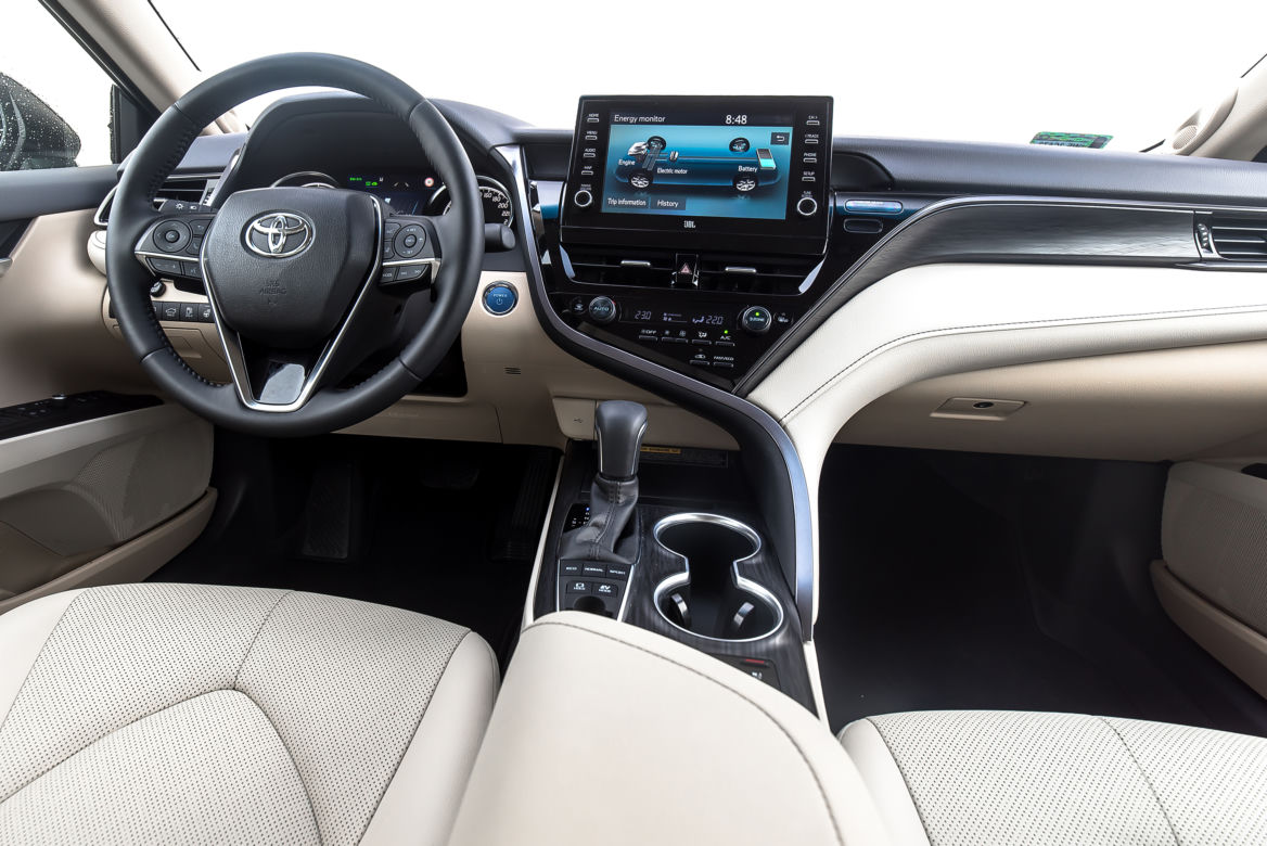 Toyota Camry 2.5 Hybrid 218 KM e-CVT Executive + VIP