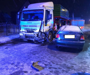 Tragiczne zderzenie trzech aut w Perzowie! Nie żyje jedna osoba [ZDJĘCIA]