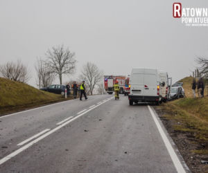 Wypadek na DK 16. W miejscowości Buniaki zderzyły się dwa samochody osobowe