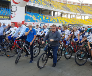„W pogoni za Mają i Majką” - kolarze opanowali Motoarenę
