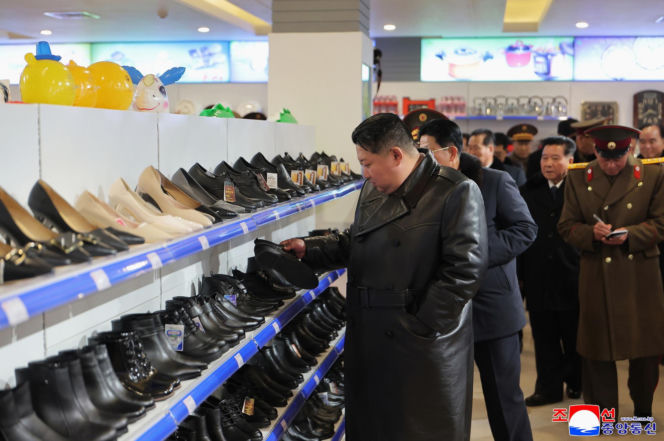 Kim Dzong Un grozi "nagłym uderzeniem i unicestwieniem wrogów". Pokazał wyrzutnie rakietowe