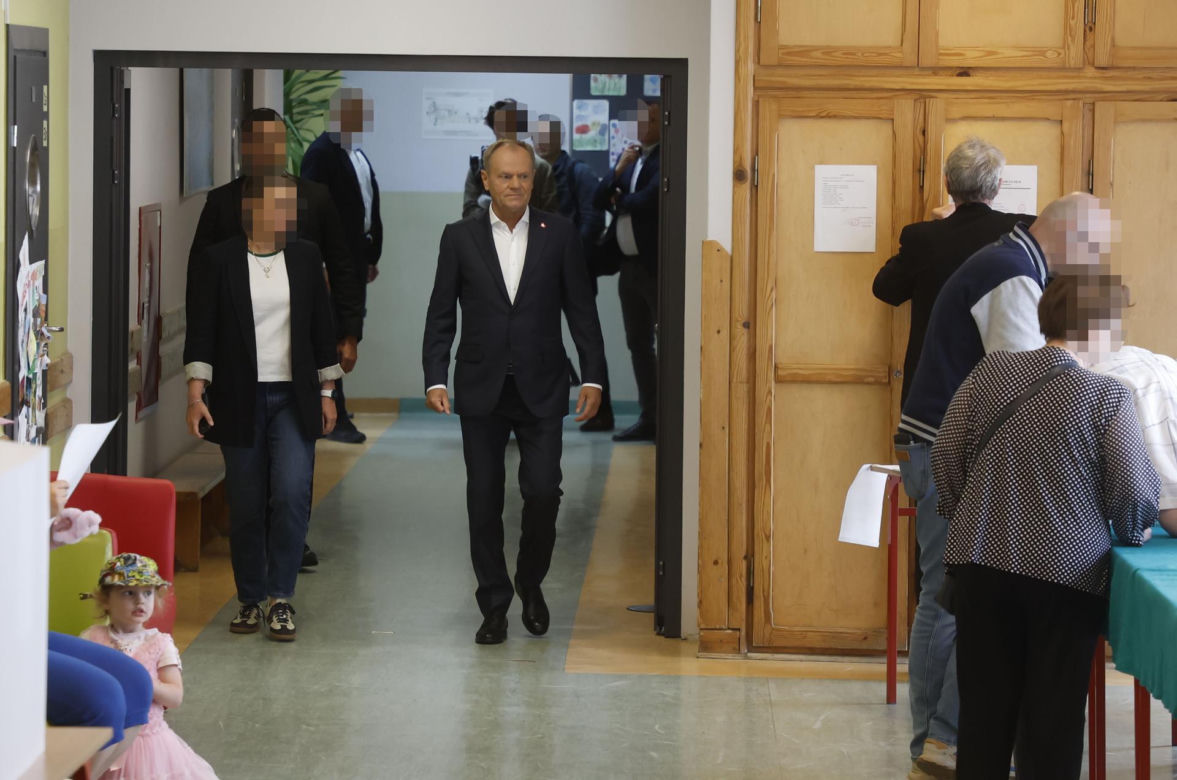 Wybory do Parlamentu Europejskiego. Premier Donald Tusk zagłosował w lokalu wyborczym w Szkole Podstawowej nr 12 przy ul. Górnośląskiej