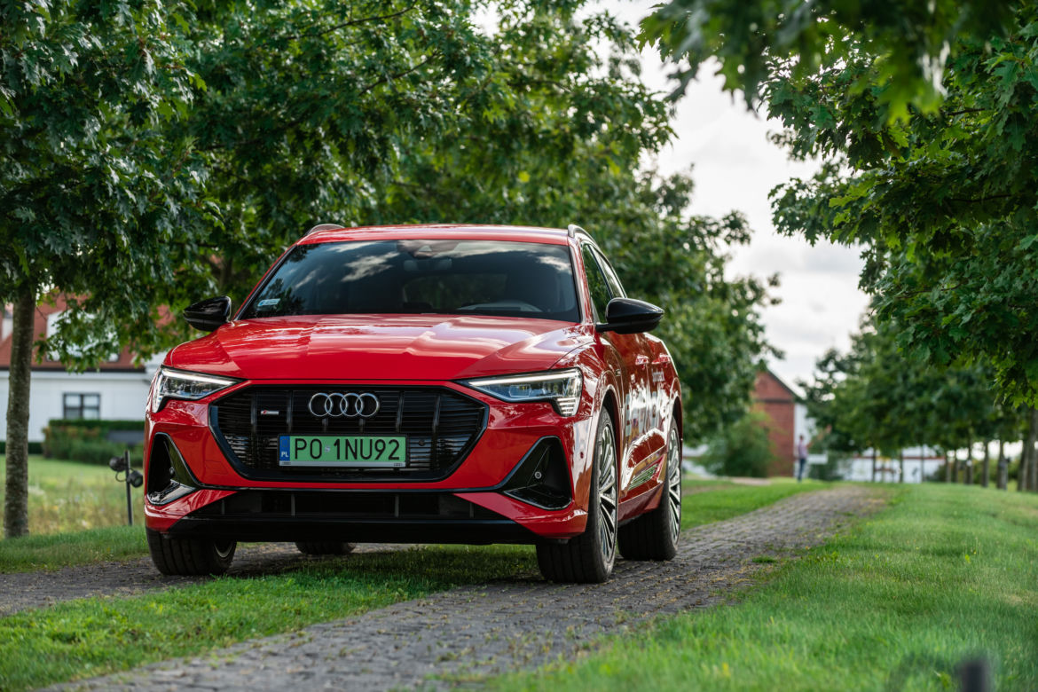 Audi e-tron Sportback 55 quattro S line (Catalunya Red)