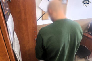  Areszt w Tychach. 39-latek z Mikołowa usłyszał ponad 40 zarzutów za rozbój i kradzieże