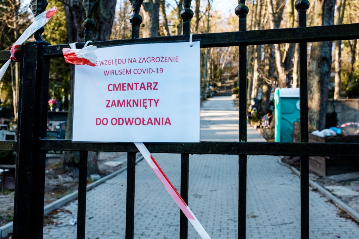 Koronawirus w Trójmieście. Cmentarz w Sopocie zamknięty z powodu zarazy