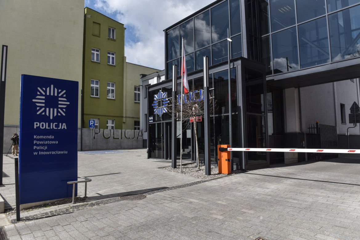 Podpalona komenda policji w Inowrocławiu. Adam R. chciał zdobyć żółte papiery?