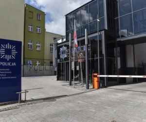 Podpalona komenda policji w Inowrocławiu. Adam R. chciał zdobyć żółte papiery?