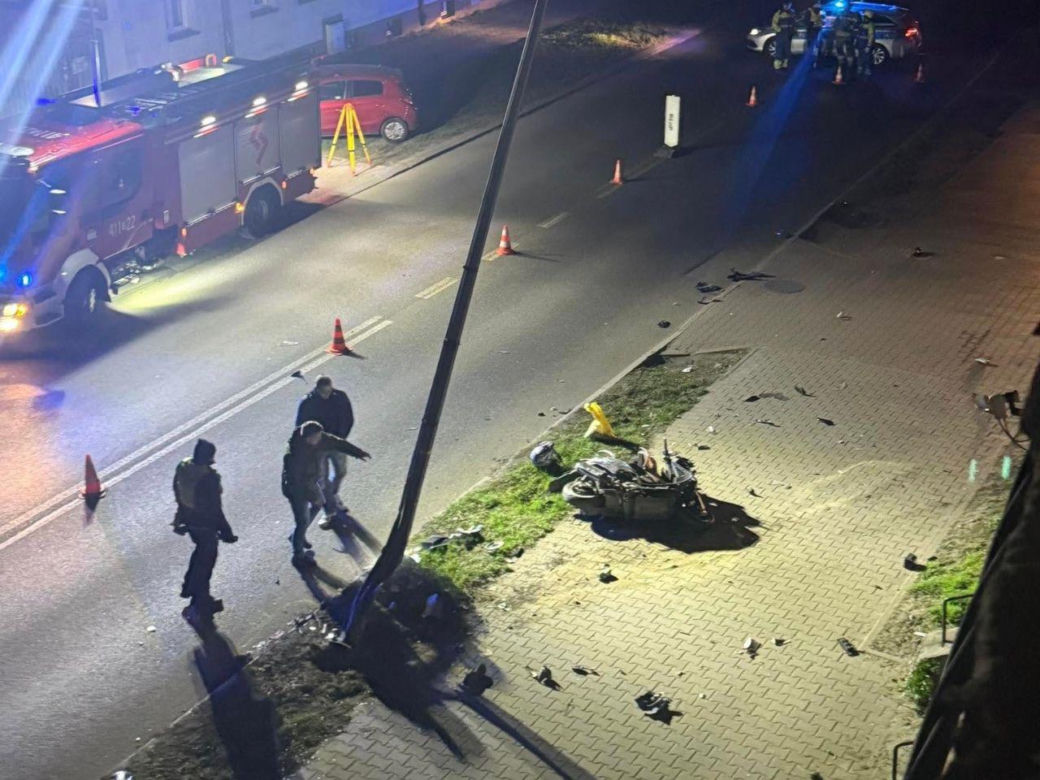 Motocyklista wjechał w przydrożną latarnię